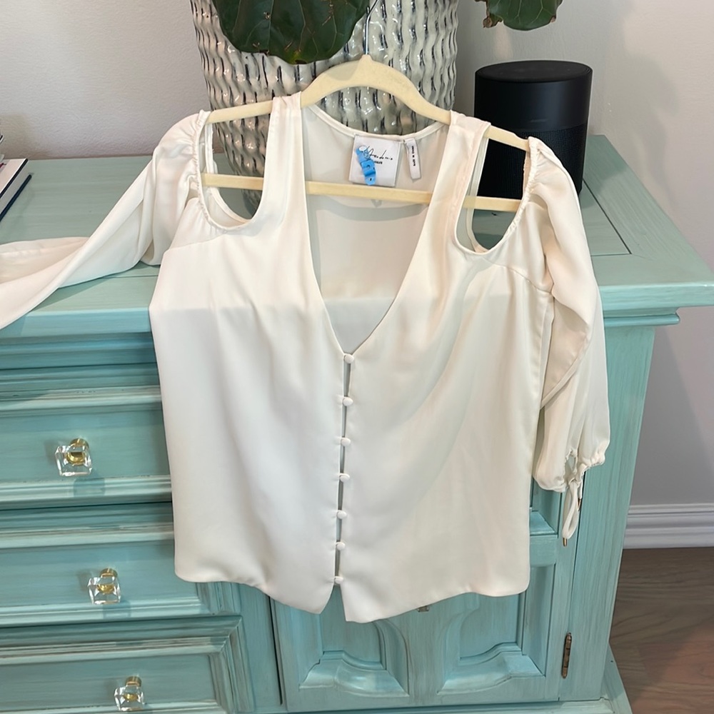 L’academie size XS cream silk cold shoulder top
